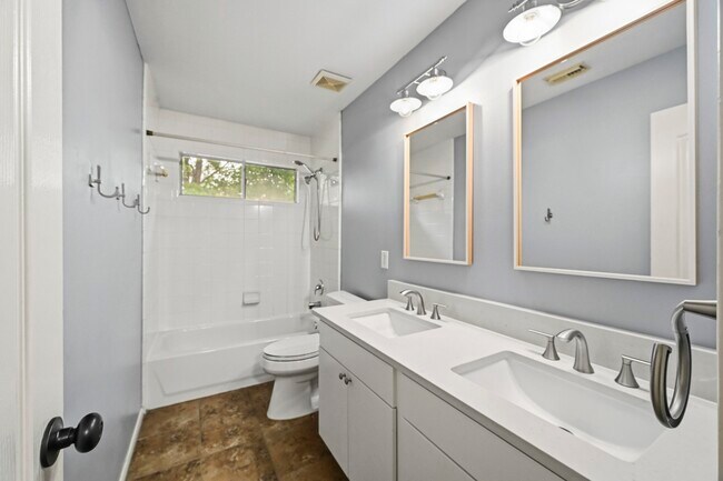 Building Photo - 16503 Shady Canyon Ct