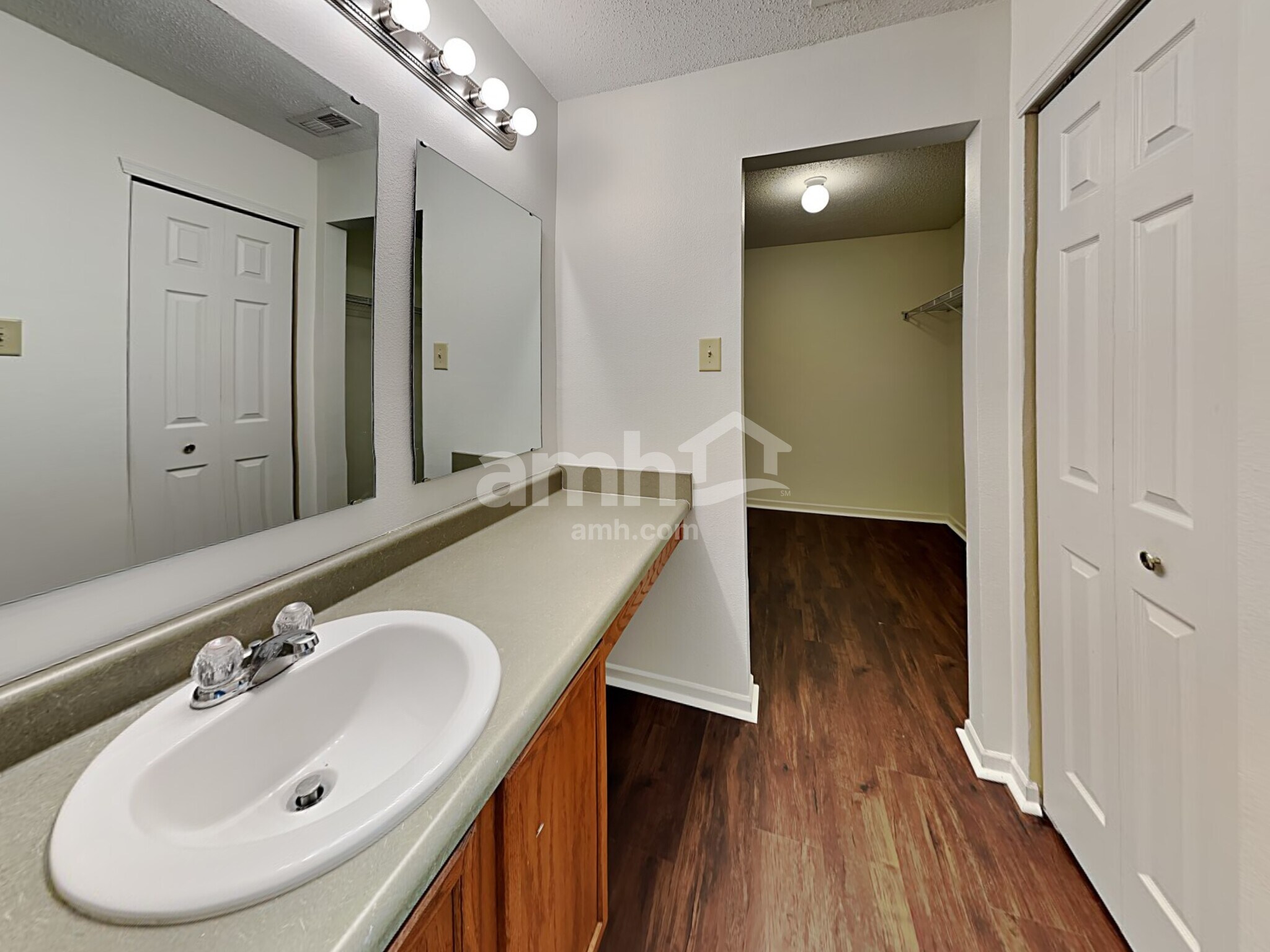 Building Photo - 2322 Bristol Dr