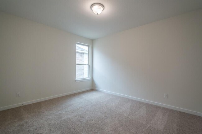 Building Photo - 7633 Spring Dr