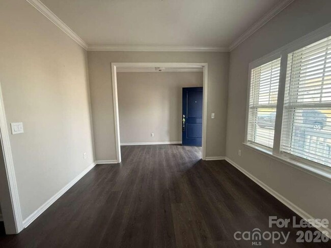 Building Photo - 2035 Beacon Ave