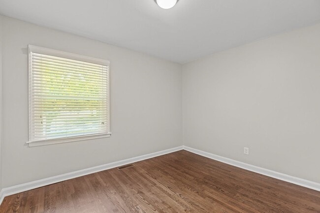 Building Photo - Adorable, Modern 3 Bedroom Ranch near Downtown Raleigh - Gorgeous finishes, open floorplan, updat...