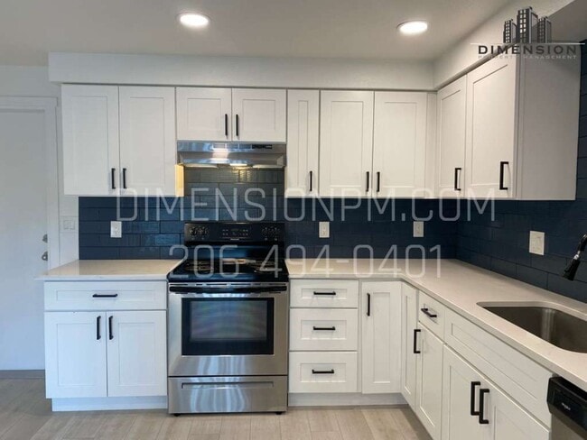 Building Photo - Wonderful 2 bed/1 bath duplex with firepla...