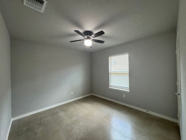 Building Photo - 1459 Dryden Ave