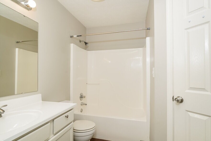 Building Photo - 5654 Fair Ridge Pl