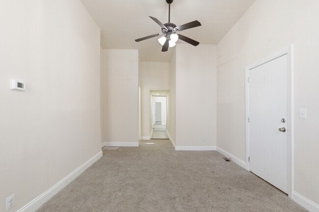 Building Photo - 910 N Arlington Ave