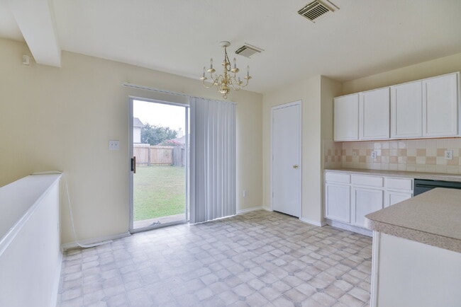 Building Photo - 5719 Clerkenwell Dr