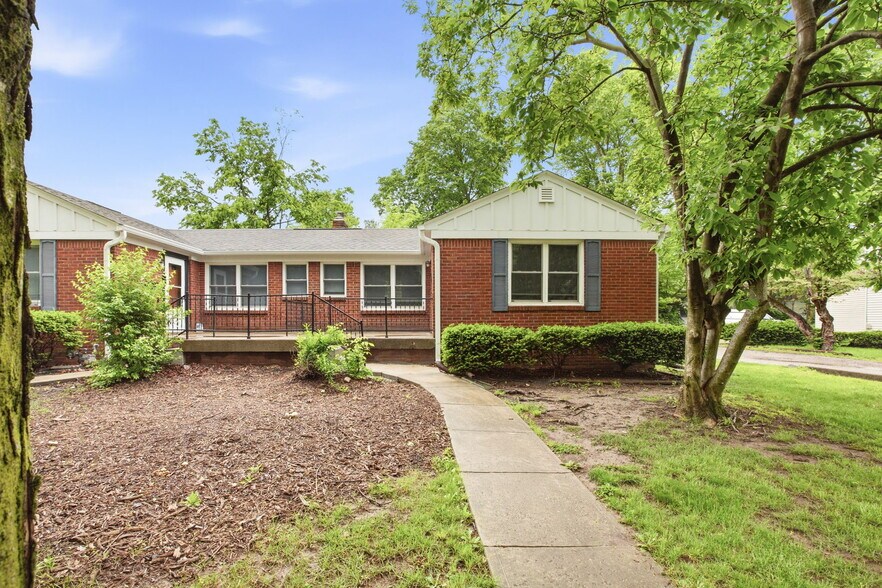 Building Photo - 4612 Rookwood Ave