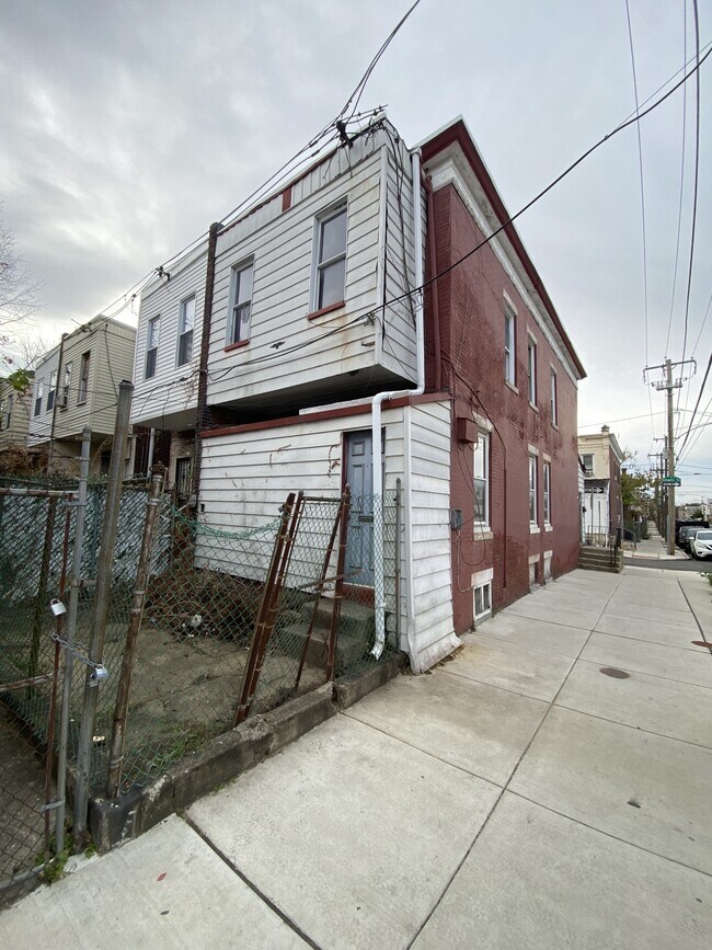 Primary Photo - 65 N Dewey St