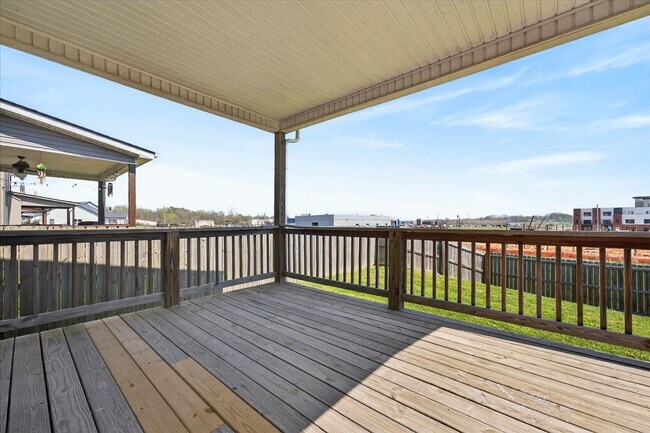 Building Photo - Pet Friendly Four Bedroom with Bonus!