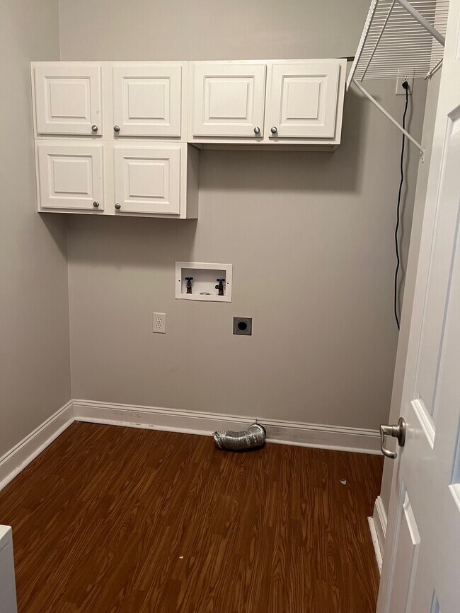 Building Photo - 1945 Tara Ct