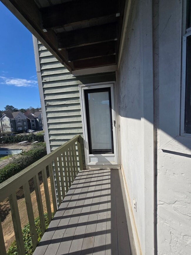 Building Photo - 979 Stewarts Creek Dr