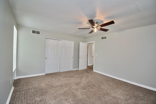 Building Photo - 9571 Beech Dr
