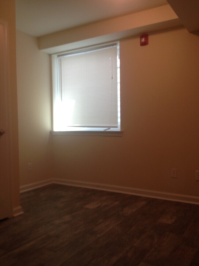 Building Photo - 415 N 41st St