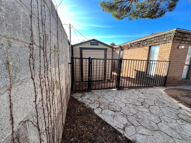 Building Photo - 10 Arroyo-Santiago