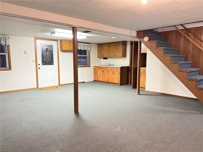 Building Photo - 724 6th St N