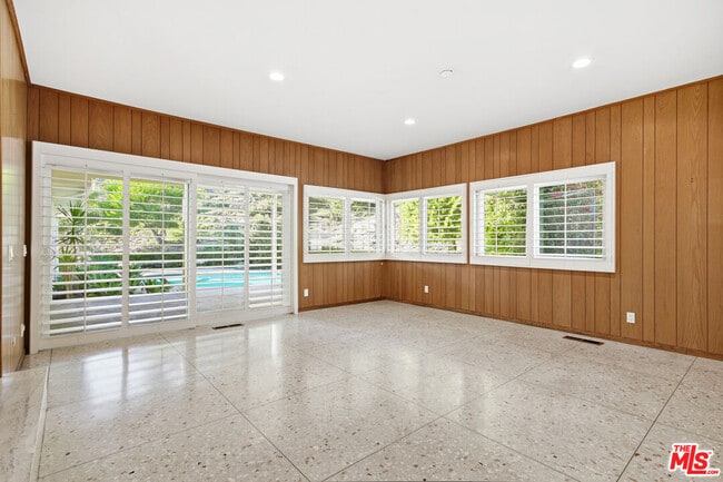 Building Photo - 8900 Alto Cedro Dr