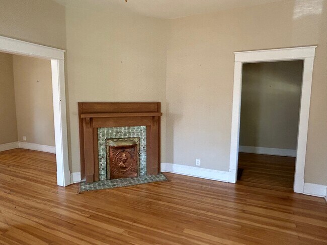 Building Photo - 927 Chipeta Ave