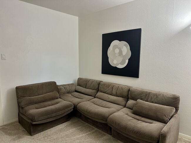 Building Photo - 1616 Aldridge Dr
