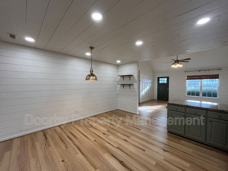 Building Photo - 14 Bunker Dr