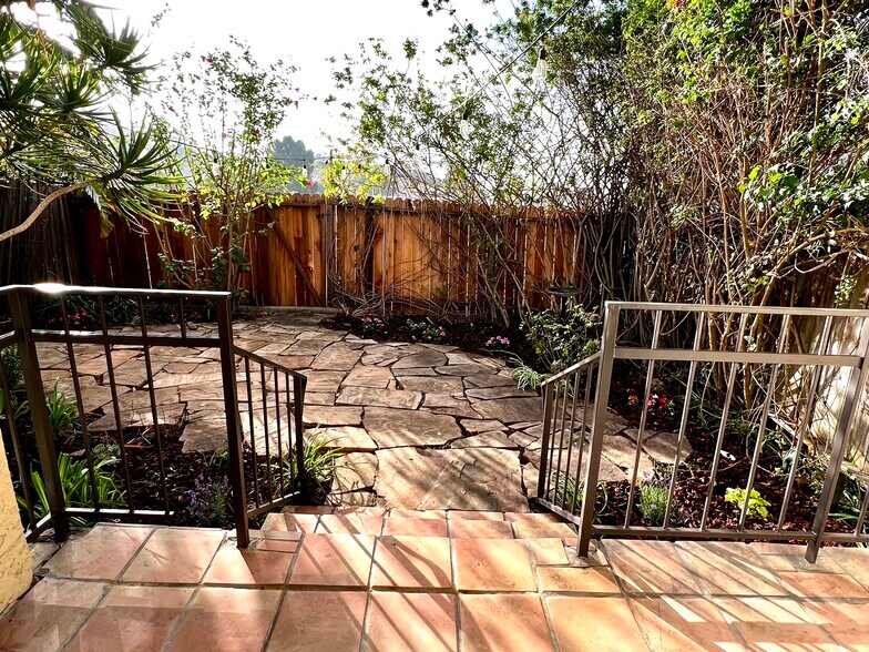 Beautiful Yard/Garden - 6467 Kanan Dume Rd