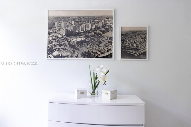 Building Photo - 19901 E Country Club Dr