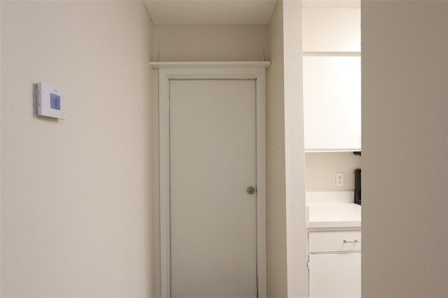 Building Photo - 6601 Sands Point Dr