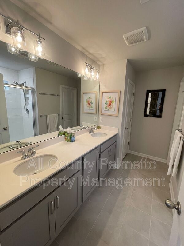 Building Photo - 577 McLernon Trce