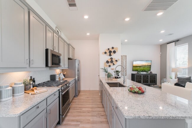 Building Photo - 438 Lake Day Dr