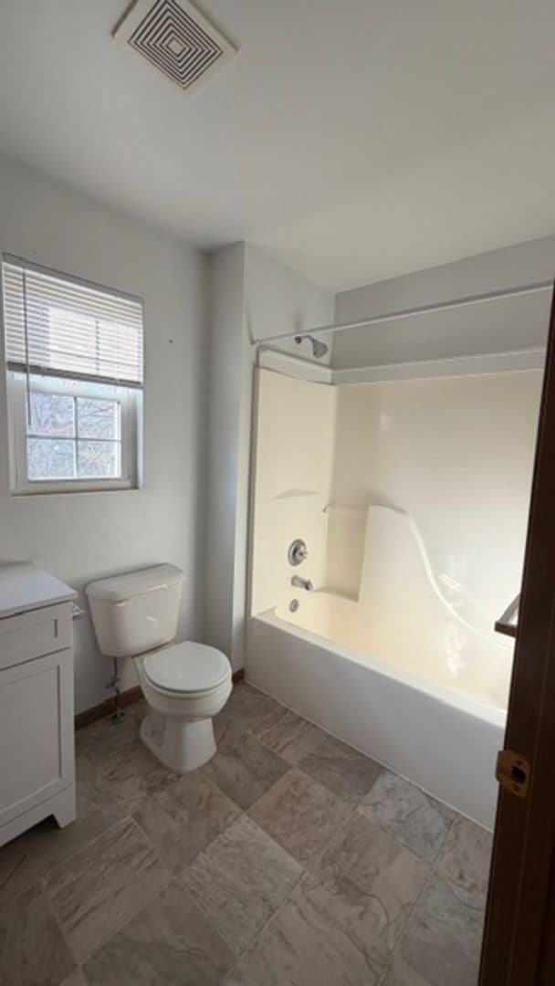 Building Photo - 696 James St