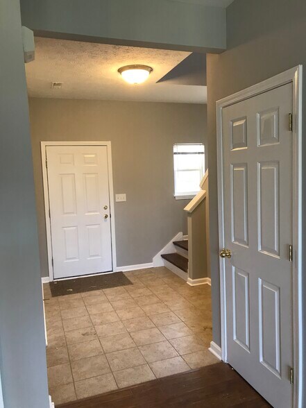foyer - 10440 Platinum Dr