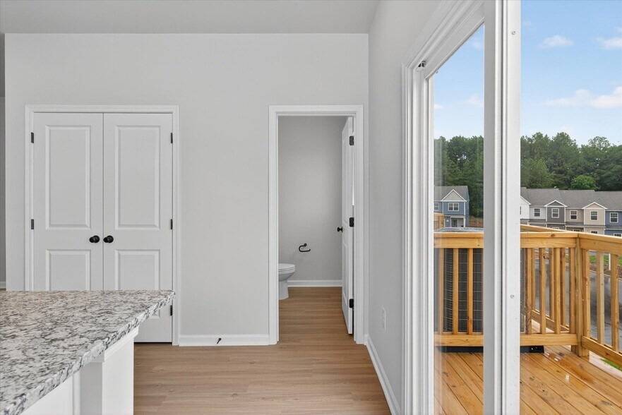 Building Photo - 1986 W Davidson Ave