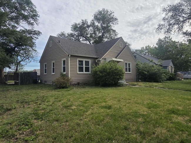 Building Photo - Spacious home for rent!
