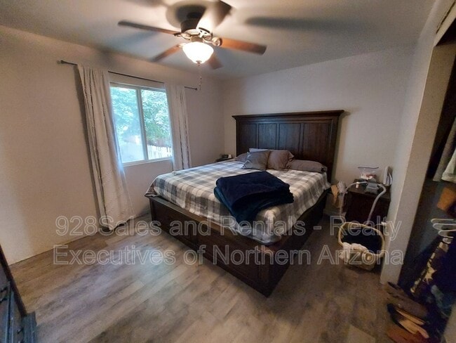 Building Photo - 4885 E Tomahawk Dr