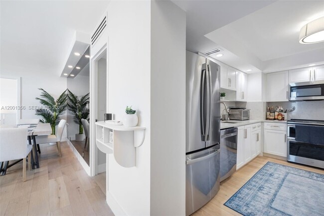 Building Photo - 9511 Collins Ave