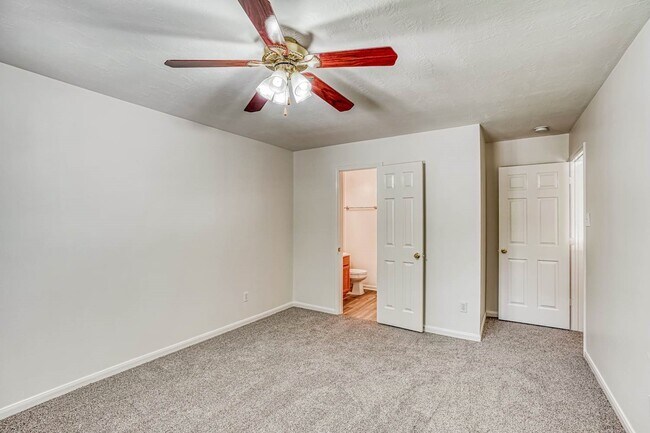 Building Photo - 6935 Moss Boulder Dr
