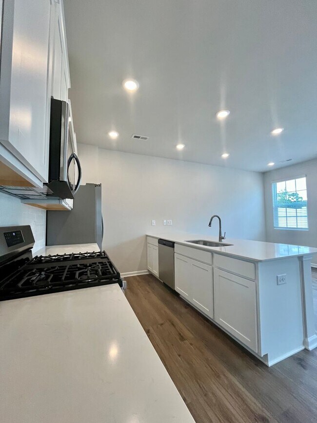 Building Photo - Brand New, 3 BR, 2.5 BA Townhome with Garage