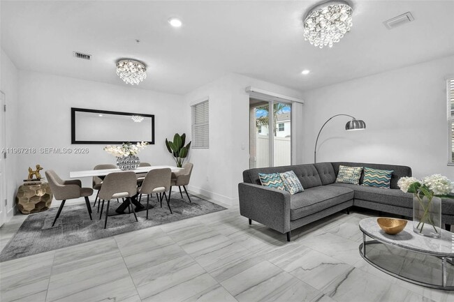 Building Photo - 142 SW 170th Ave