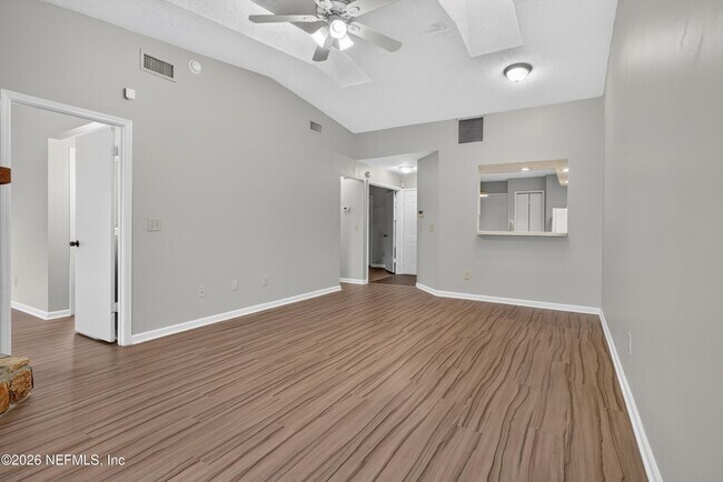 Building Photo - 8010 International Village Dr
