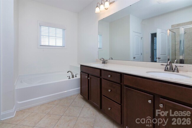 Building Photo - 2231 Eversham Dr NW