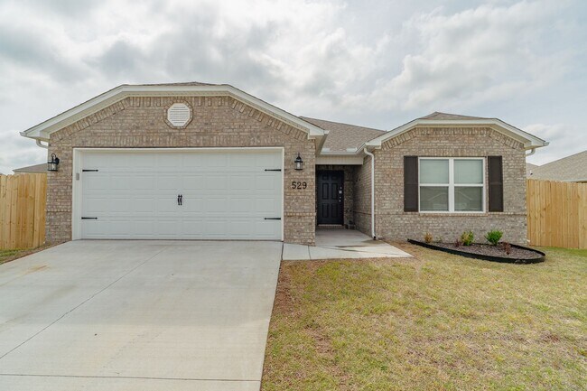 Building Photo - Like New 4-bedroom 2 bath Home in Lowell!!  Fenced Yard!