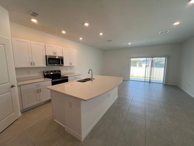 Building Photo - 2541 Penguin Blvd