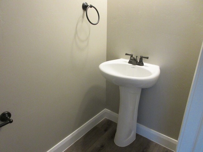 Building Photo - 3 Bedroom - 2.5 bathroom - in the heart of...