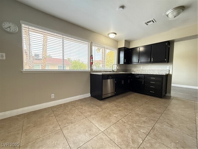 Building Photo - 5421 W Ganado Dr