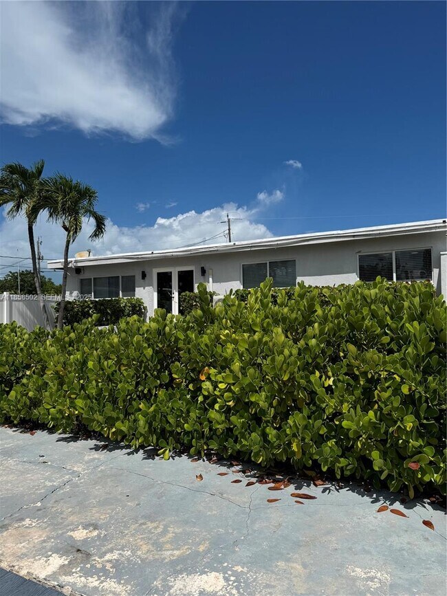 Building Photo - 1301 Grouper Dr