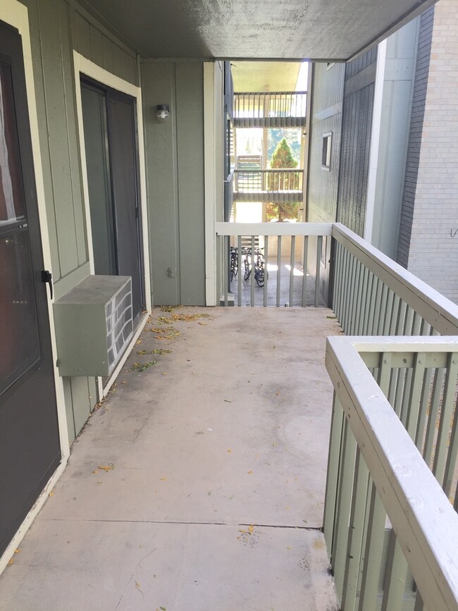 Building Photo - Two Bedroom Condo For Rent in East Boulder...