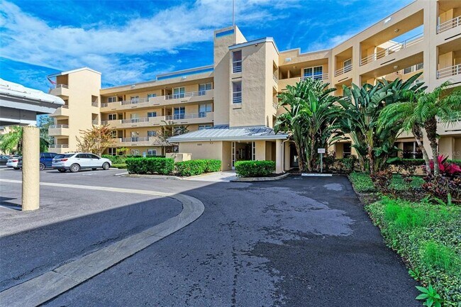 Building Photo - 4480 Fairways Blvd