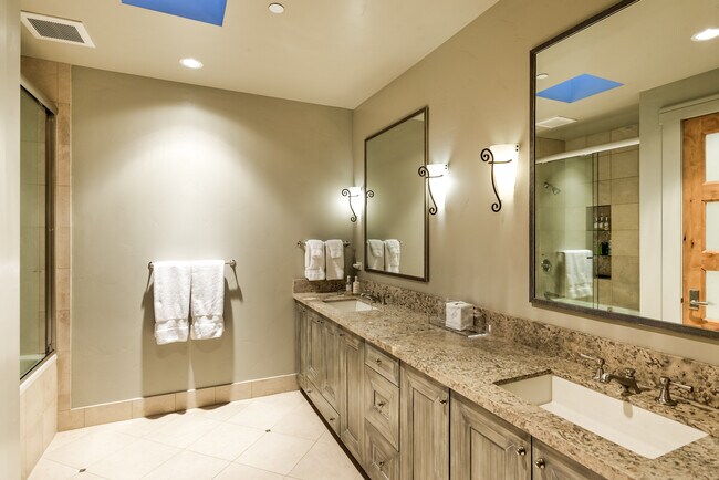 Building Photo - 501 Rio Grande Pl