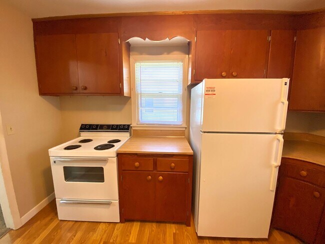 Building Photo - Gorgeous 5 Bed, 2 Bath House Near Concordia and MSUM!