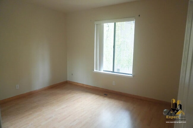 Building Photo - 5333 Primrose Dr