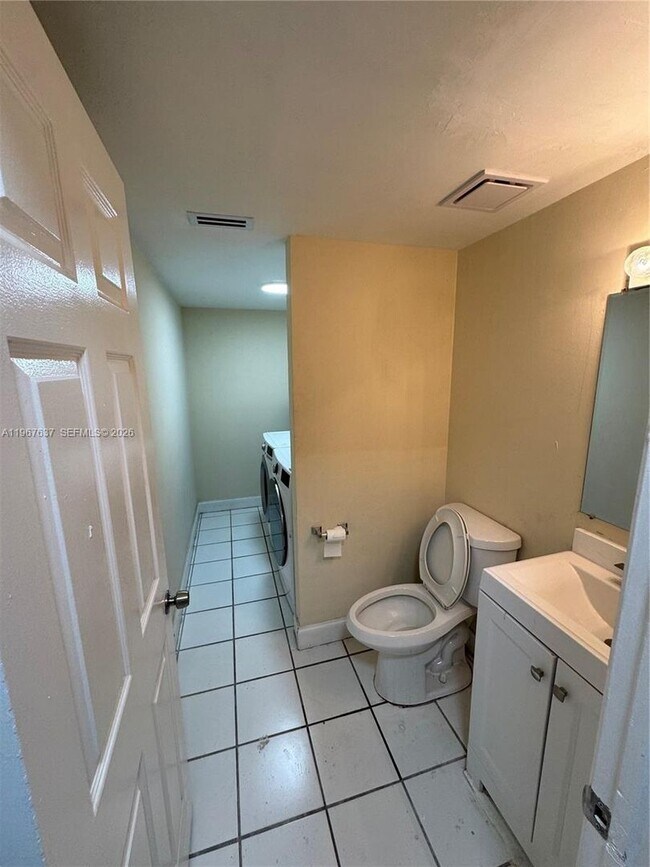 Building Photo - 129 San Remo Blvd